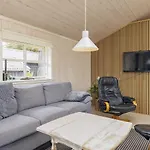Cozy Coastal Retreat In Gronhoj-by Traum * Lokken